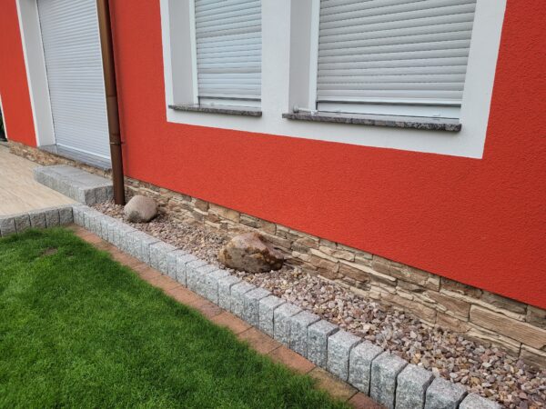Haussockel mit Rock Folded Multi Light Brown, Material Betonstein