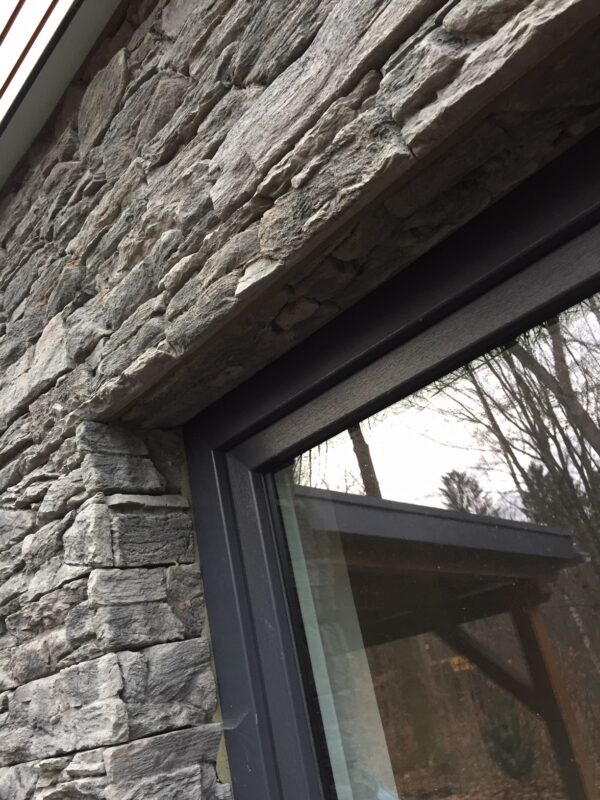 fenster verkleidung mit wandverblender rock folded anthrazit im detail