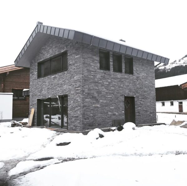 hausfassade mit broken rock etna komplett verblendet