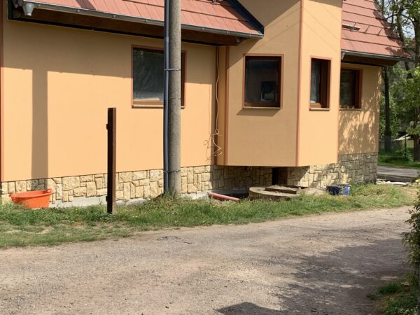 kalkstein nachbildung adriatica außen haus sockel wand fassade verfugt 1