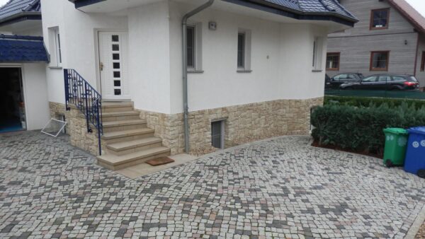 kalkstein nachbildung klassischer bruchstein adriatica mamaris light aussen haus sockel fassade fugelos verlegt