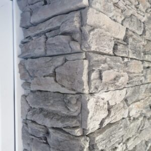 stein riemchen rock folded anthrazit kantenstein fuer die ecke im detail