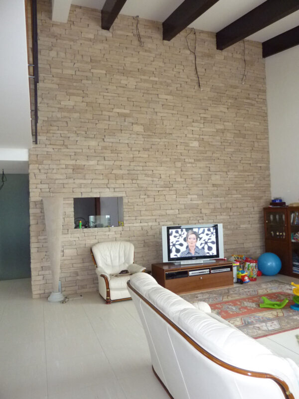 steinwand im wohnraum mit verblender broken rock alexandria