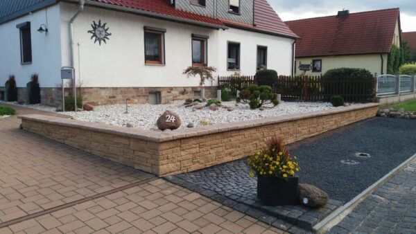 verblender sandstone version 5 mit kanten steinen zur mauerverkleidung eines steingartens
