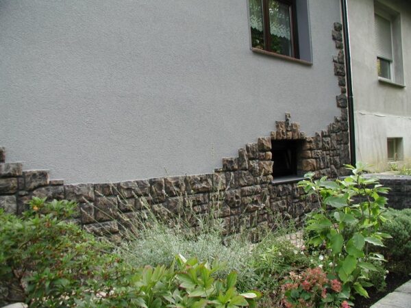 Wandverblender Lancaster aussen am Haus mit Fuge in anthrazit verlegt