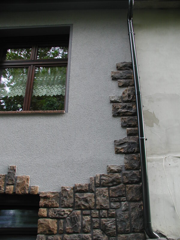 Lancaster Verblender als Bruchstein-Nachbildung an der Hausfassade