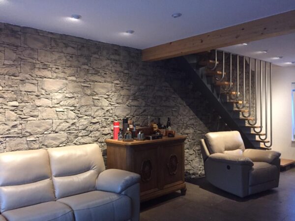 wandverblender rock tematin rustik grau nuanciert couch wand verkleidung im wohnzimmer bereich g