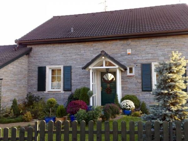wandverblender split sandstone capela aussen gesamte fassade verkleidet