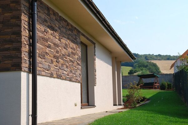 wandverzierung mit verblender slate castle brown