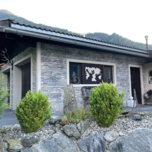 wohnhaus mit steinfassade wandverblendung aus castelo valdez