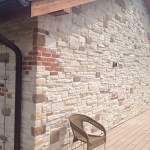 wandverblender mediteran mix rustico crema mit ecksteinen weiß verfugt 661