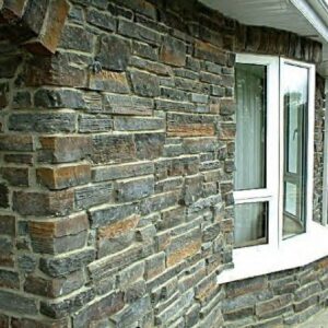 bretagne rusty fassade mit fugen