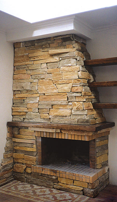 bretagne amber kaminverblendung im innenbereich fugenlos verlegt