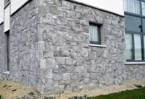 hausfassade mit steinverblender alamo gray mathios mit ecksteinen