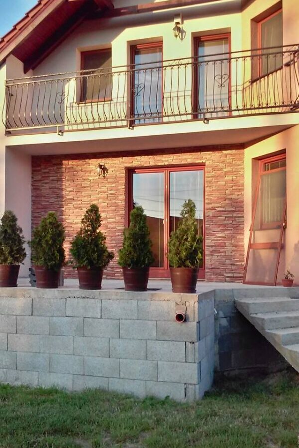 wandverblender rock fired orange red terrassenwand verkleidung mit rustikalem feeling