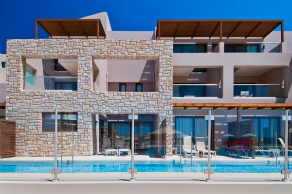 steinverblender tuscany champagne mediterran mit poolanlage
