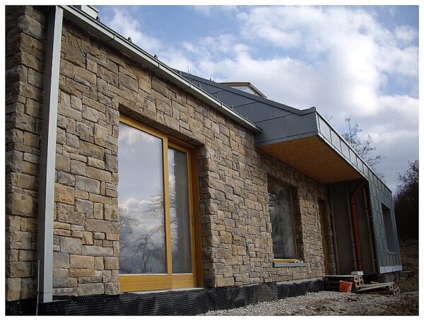 aquitaine 170600 grau braun nuanciert hausfassade komplett feldstein rustikal fugenlos verlegt