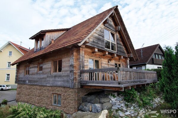 wandverblender lodge braun als rusitkaler sockel fuer ein holzblock haus