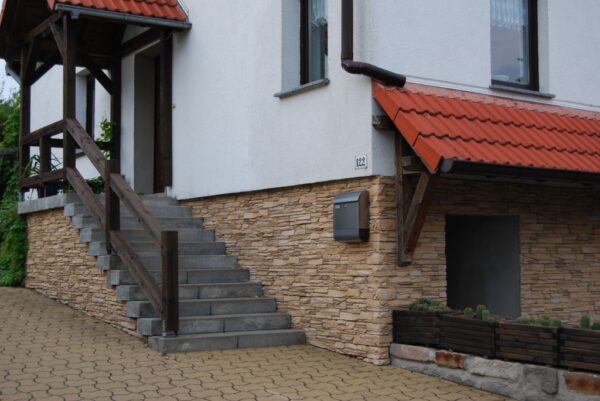 verblendstein modulform mediteran schiefer nachbildung rustica aussen haus sockel wand fassade ohnefuge 2