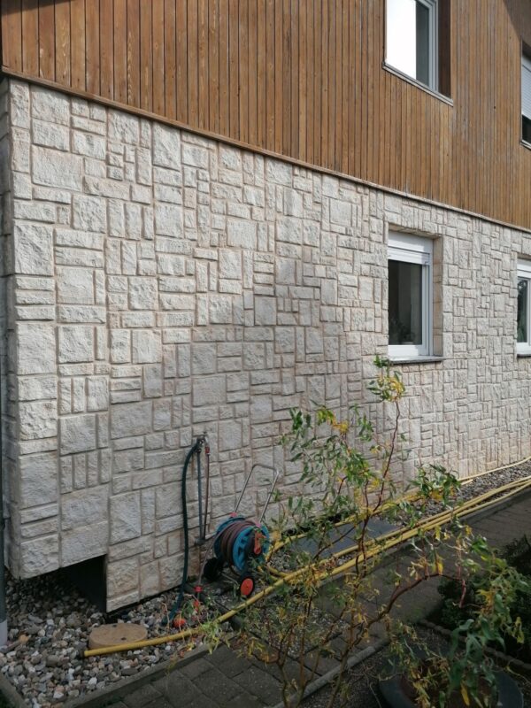 hausfassade mit steinriemchen tradiroc alternativ salon de provence rustikale wand