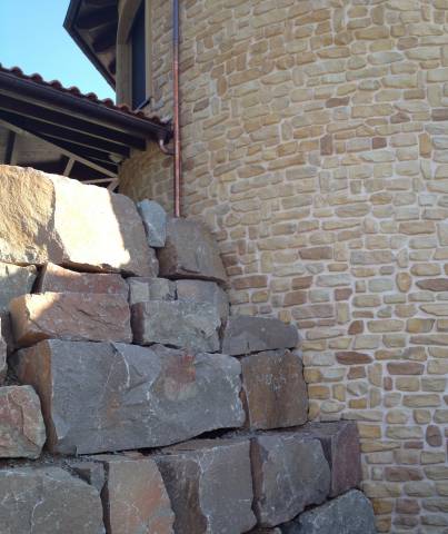 feldstein mediteran kalkstein nachbildung opuka farbe 060 aussen fassaden verkleidung fuge creme turm 1