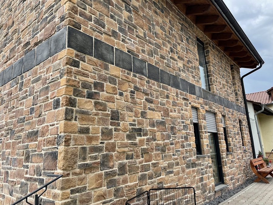 mix colorado komplettfassade verblendet mit montanaplatten anthrazit als optische auflockerung