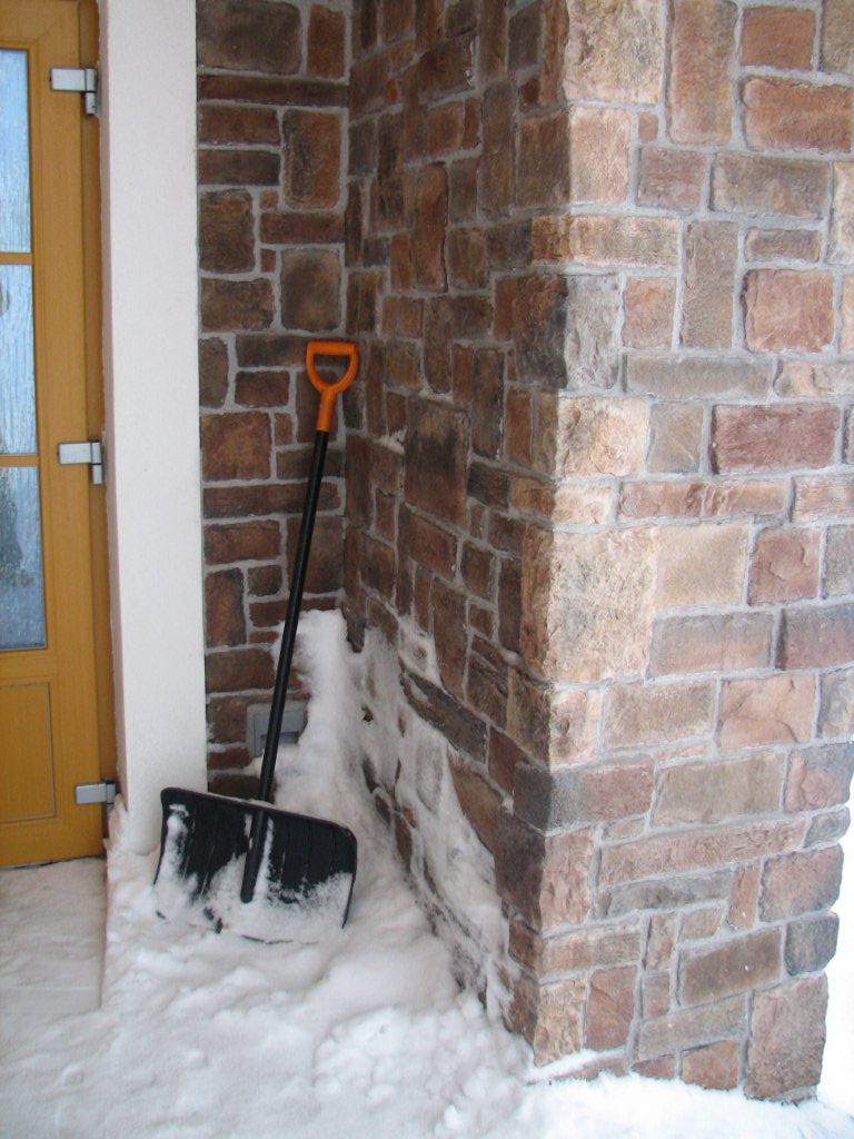 steinverblender mix colorado mit ecksteinen aussen haus fassaden verkleidung mit schnee