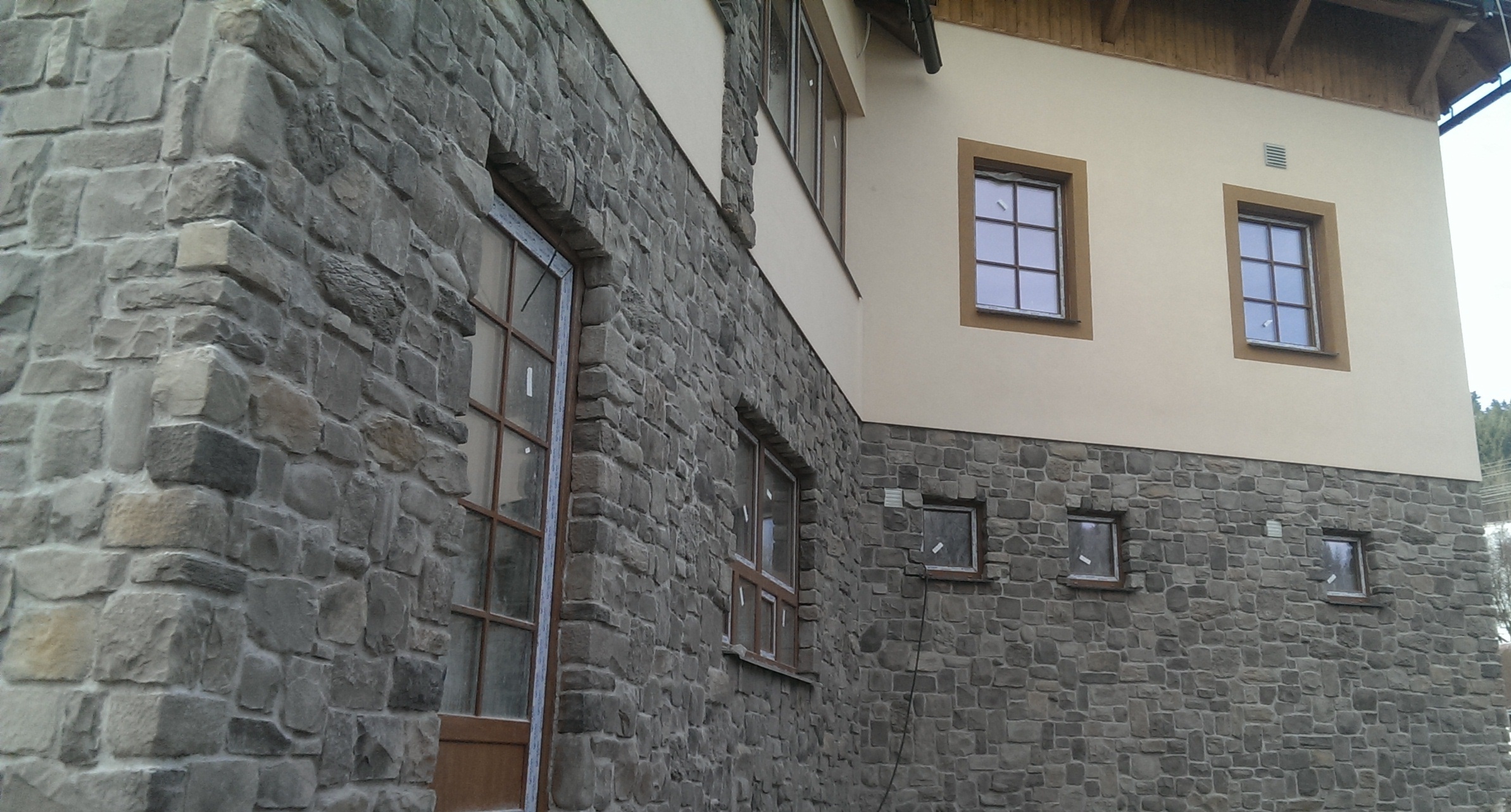 verblender mix grigio aussen haus fassaden wand verkleidung rustikaler sockel