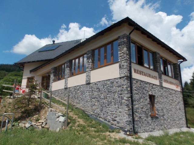 verblender mix grigio mit ecksteinen aussen haus fassaden wand verkleidung saeulen imitation rustikal restaurant