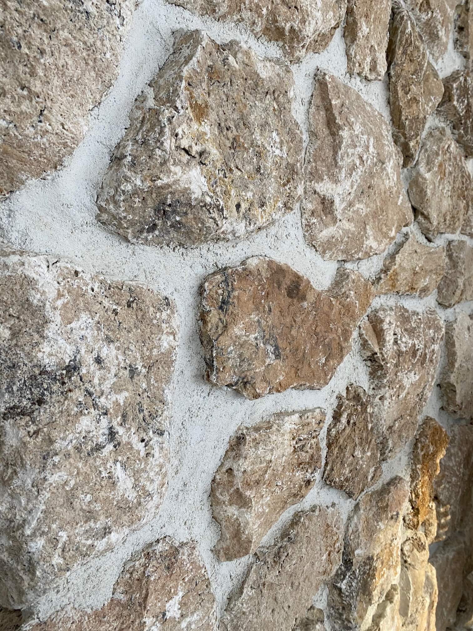 Natursteinwand - Detailaufnahme